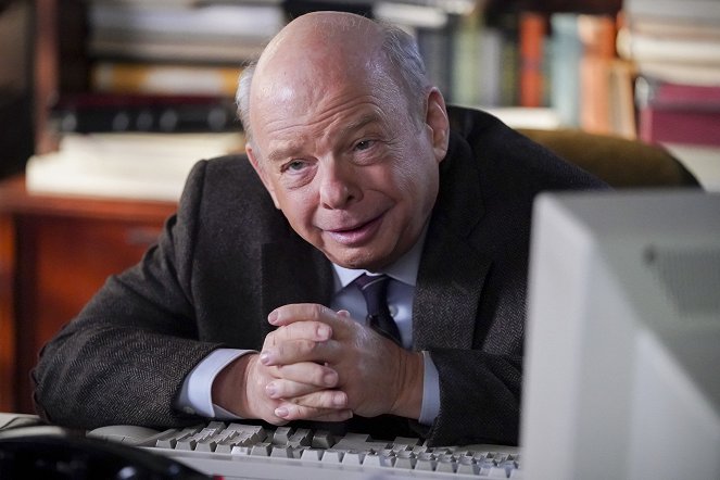 Young Sheldon - Season 3 - A Secret Letter and a Lowly Disc of Processed Meat - Photos - Wallace Shawn