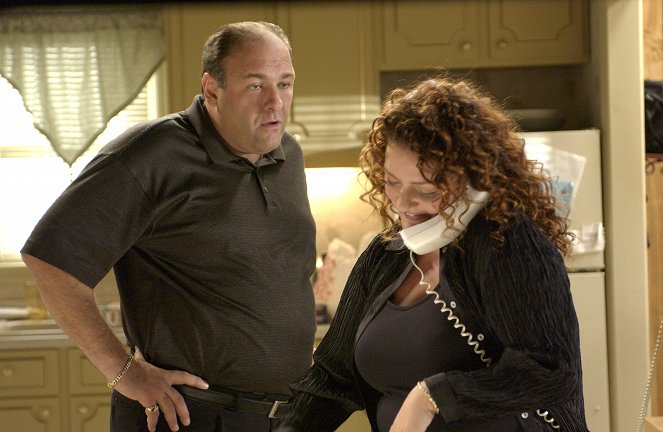 The Sopranos - Season 5 - Cold Cuts - Photos - James Gandolfini, Aida Turturro