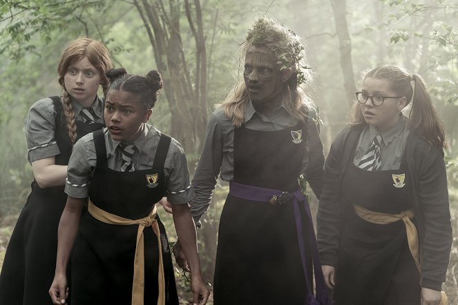 Čarodějnice školou povinné - The Forbidden Tree - Z filmu - Tamara Smart, Jenny Richardson
