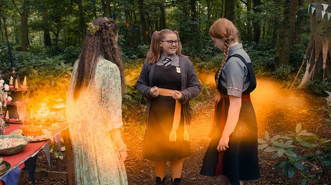 The Worst Witch - Season 4 - Maud's Magical Makeover - Photos