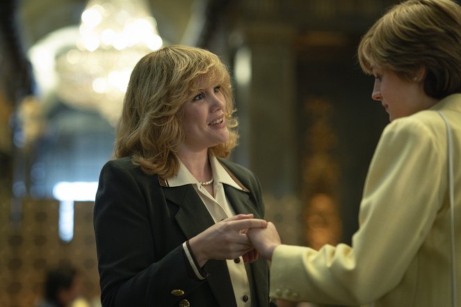 The Crown - Cuento de hadas - De la película - Emerald Fennell, Emma Corrin