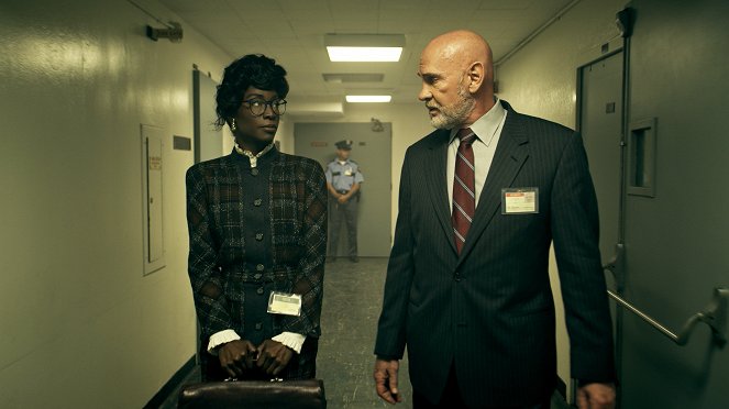 Amerikai Horror Story - 1984 - Filmfotók - Angelica Ross, Mitch Pileggi