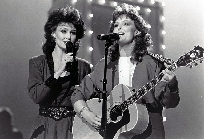 Country Music - Don't Get Above Your Raisin' (1984–1996) - Filmfotos