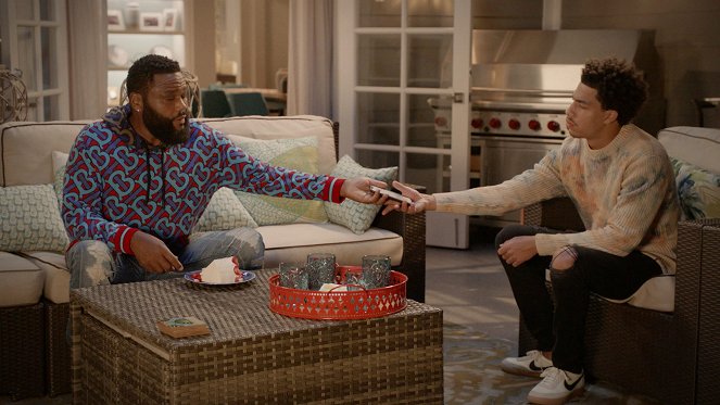Black-ish - Season 7 - Election Special: Part 1 - Photos - Anthony Anderson, Marcus Scribner