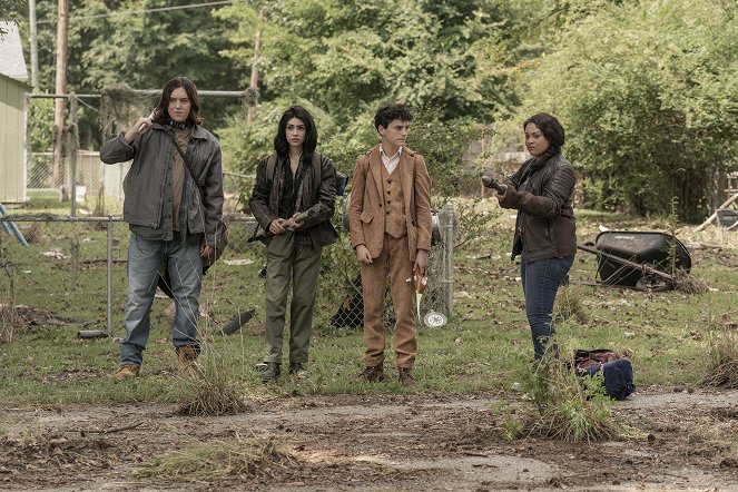 The Walking Dead: Mi vagyunk a világvége - Bátor - Filmfotók - Hal Cumpston, Alexa Mansour, Nicolas Cantu, Aliyah Royale