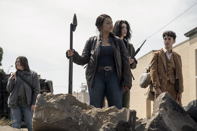 The Walking Dead: World Beyond - The Blaze of Gory - De la película - Hal Cumpston, Aliyah Royale, Alexa Mansour, Nicolas Cantu