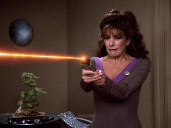 Star Trek: The Next Generation - Eye of the Beholder - Photos - Marina Sirtis