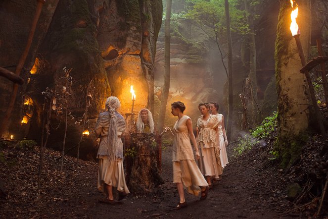 Britannia - Episode 1 - Photos - Eleanor Worthington-Cox