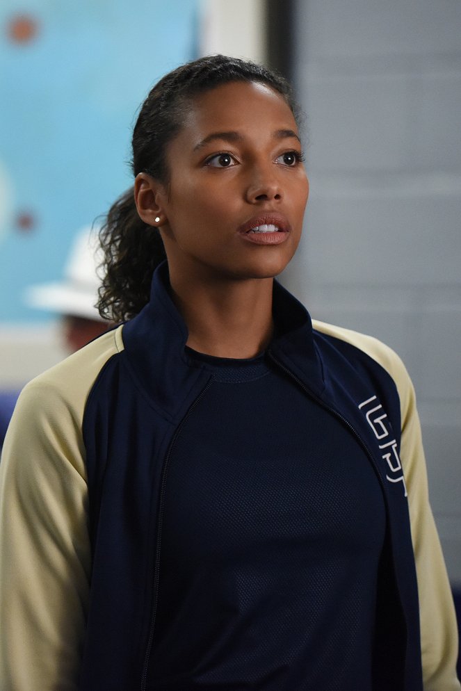 Pitch - Unstoppable Forces & Immovable Objects - Van film - Kylie Bunbury