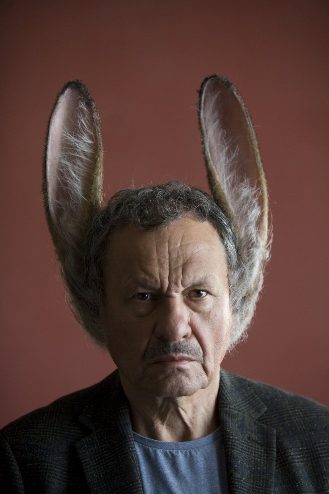 Człowiek z zajęczymi uszami - Promo - Miroslav Krobot