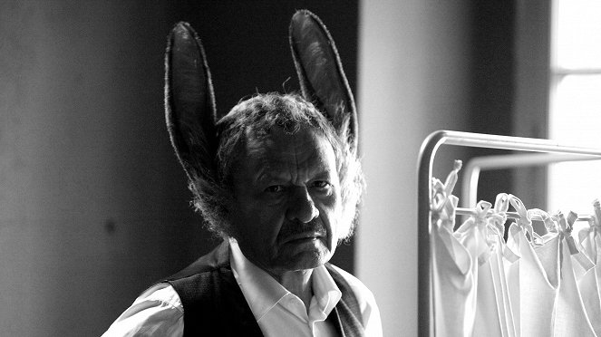 Muž so zajačími ušami - Dreharbeiten - Miroslav Krobot
