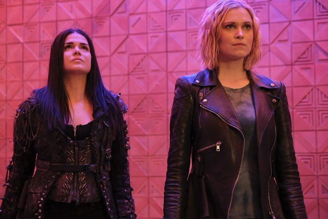 The 100 - The Last War - Photos - Marie Avgeropoulos, Eliza Taylor