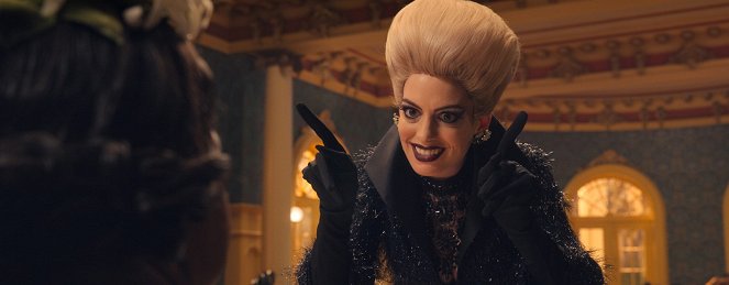 The Witches - Photos - Anne Hathaway