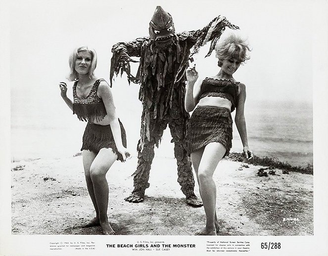 The Beach Girls and the Monster - Lobby karty
