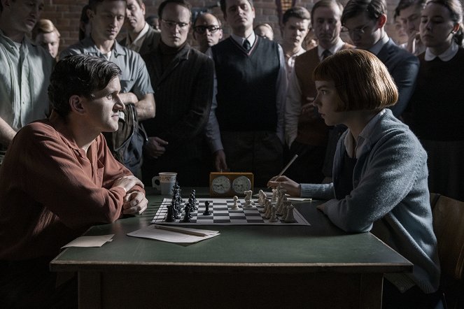 The Queen's Gambit - Exchanges - Photos - Harry Melling, Russell Dennis Lewis, Anya Taylor-Joy