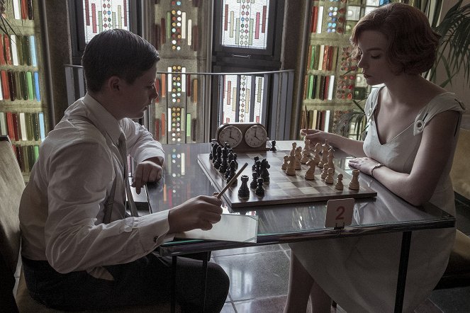 The Queen's Gambit - Middle Game - Photos - Louis Ashbourne Serkis, Anya Taylor-Joy