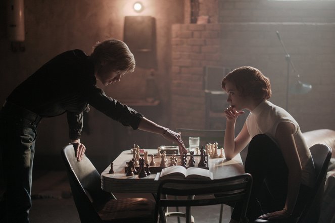 The Queen's Gambit - Adjournment - Photos - Thomas Brodie-Sangster, Anya Taylor-Joy