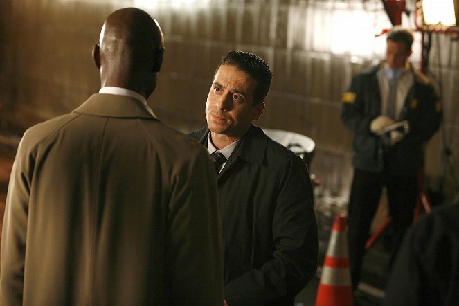 Fringe (Al límite) - Season 1 - The Ghost Network - De la película - Kirk Acevedo