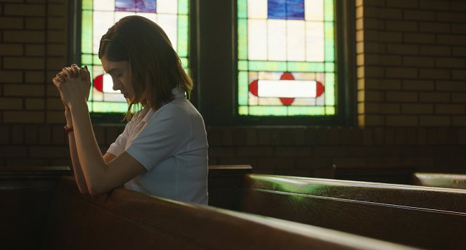 Yes, God, Yes - Do filme - Natalia Dyer