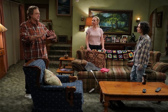 The Conners - Season 3 - Keep on Truckin' Six Feet Apart - Filmfotók - John Goodman, Alicia Goranson, Sara Gilbert