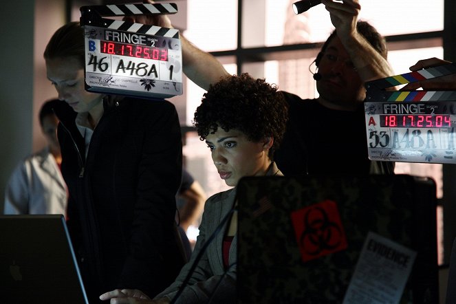 Fringe - Season 2 - Of Human Action - Making of - Anna Torv, Jasika Nicole