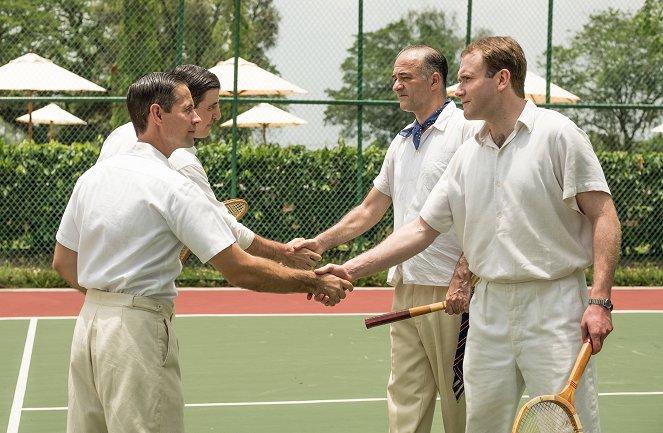 Láska a vojna v Singapure - Zásnuby - Z filmu - Christophe Guybet, Joe Bannister