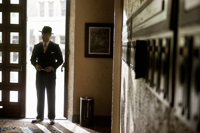 Mob City - A Guy Walks Into a Bar - Do filme - Milo Ventimiglia