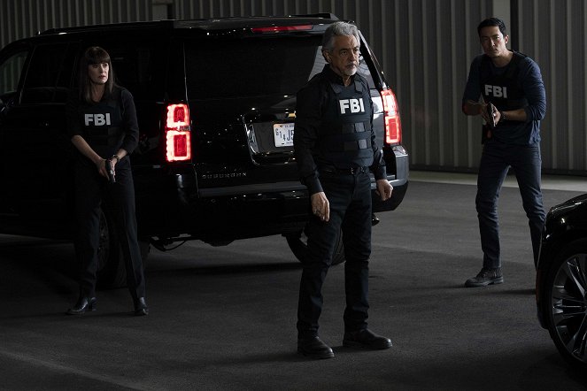 Criminal Minds - And in the End - Photos - Paget Brewster, Joe Mantegna, Daniel Henney