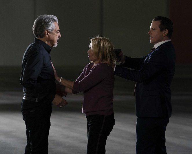 Criminal Minds - Der Anfang vom Ende - Filmfotos - Joe Mantegna, Gail O'Grady, Michael Mosley