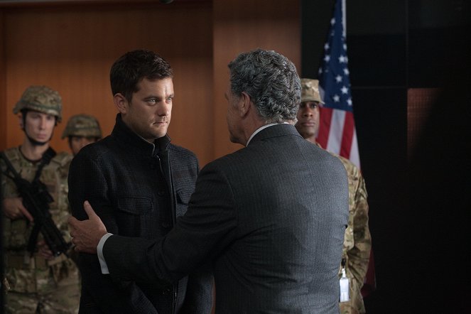 Fringe - Grenzfälle des FBI - Season 4 - Rückkehr ins Ungewisse - Filmfotos - Joshua Jackson