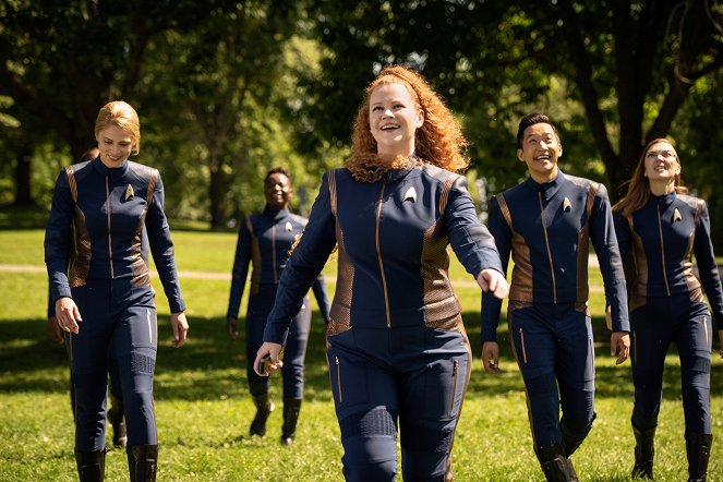 Star Trek: Discovery - People of Earth - Filmfotók - Sara Mitich, Mary Wiseman, Patrick Kwok-Choon, Emily Coutts
