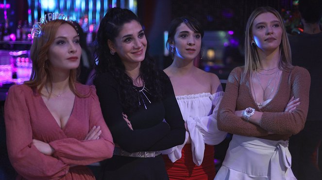 Sen Çal Kapımı - Episode 16 - De la película - Sitare Akbaş