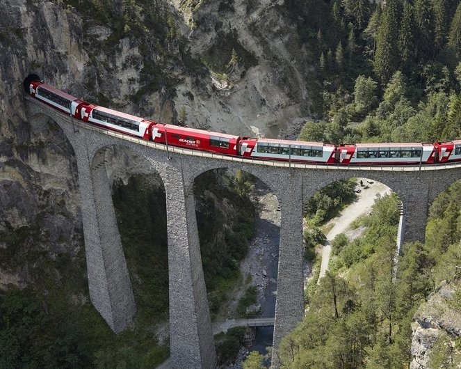 Traumhafte Bahnstrecken der Schweiz - Im Glacier Express von Zermatt nach St. Moritz - Van film