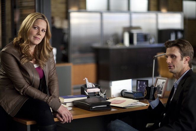 In Plain Sight - Season 5 - All's Well That Ends - Photos - Mary McCormack, Frederick Weller