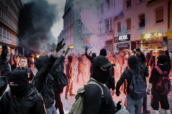 Extremismus in Deutschland - Gefahr von links und rechts - Photos