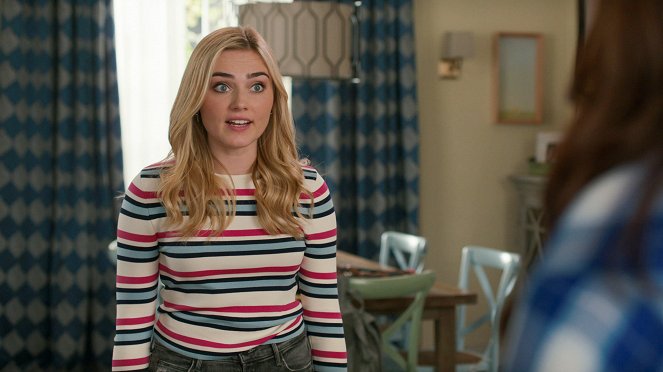 American Housewife - Graduation - Photos - Meg Donnelly