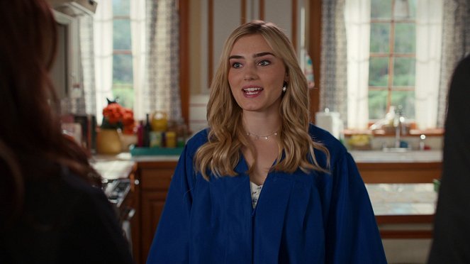 American Housewife - Season 5 - Graduation - Photos - Meg Donnelly