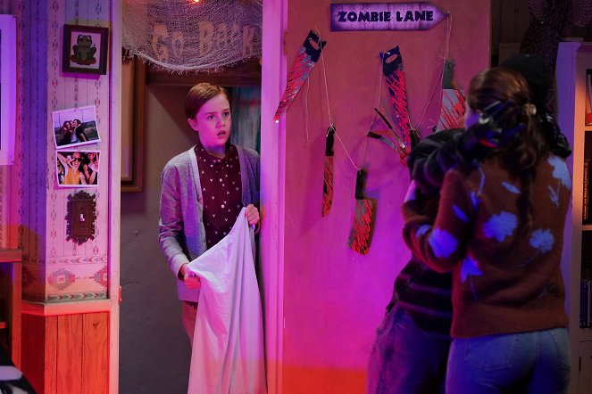 The Conners - Halloween and the Election vs. the Pandemic - Photos - Ames McNamara