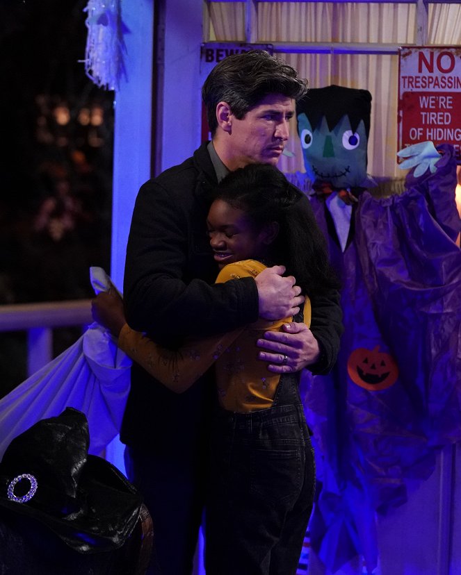 The Conners - Halloween and the Election vs. the Pandemic - Film - Michael Fishman, Jayden Rey
