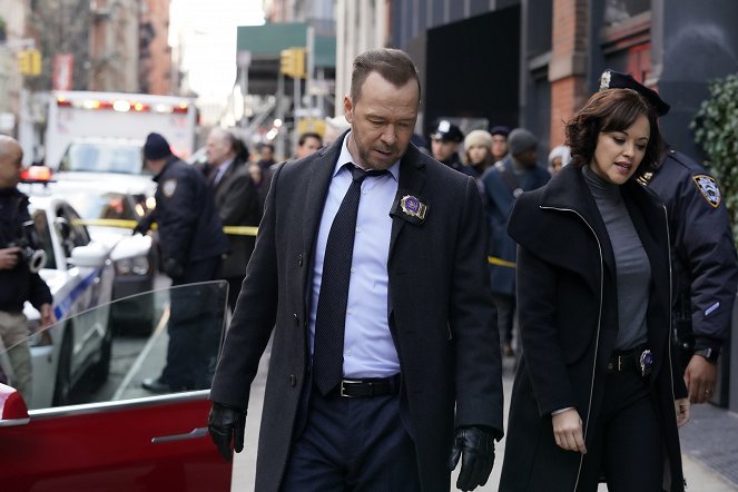 Blue Bloods - Crime Scene New York - Season 10 - Reckless - Photos - Donnie Wahlberg, Marisa Ramirez