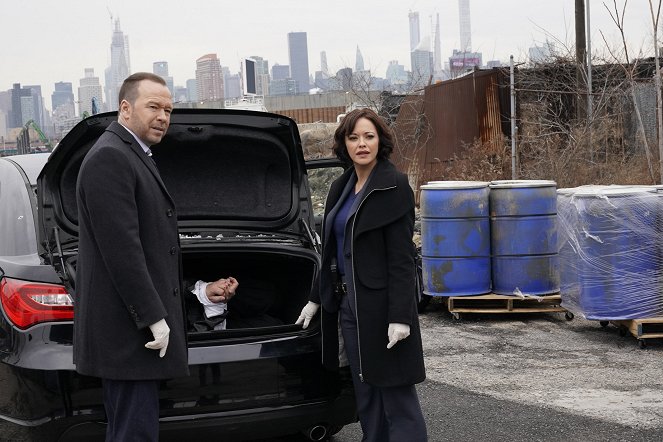 Blue Bloods - Crime Scene New York - Season 10 - Fog of War - Photos - Donnie Wahlberg, Marisa Ramirez