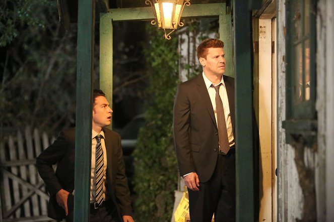 Bones - Season 10 - The Lost Love in the Foreign Land - Photos - John Boyd, David Boreanaz