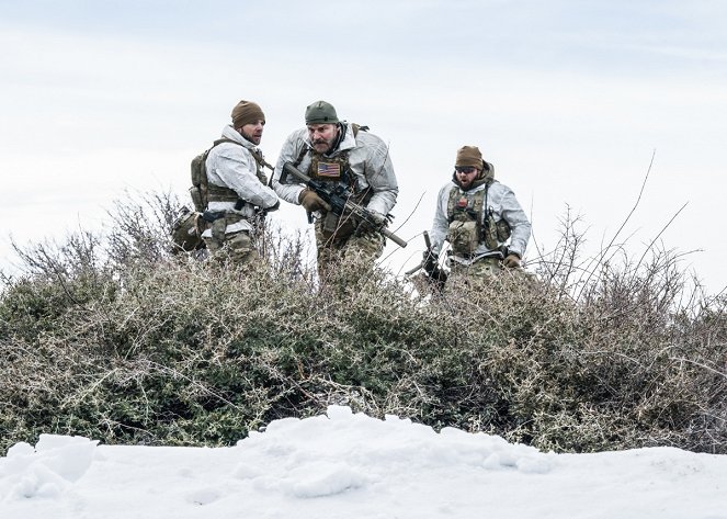 SEAL Team - Season 4 - God of War/Forever War - Photos - Max Thieriot, David Boreanaz, A. J. Buckley