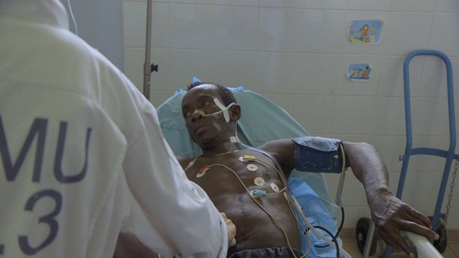 Médecines d'ailleurs - Season 3 - Guyane – Médecine tropicale sur le Maroni - Kuvat elokuvasta