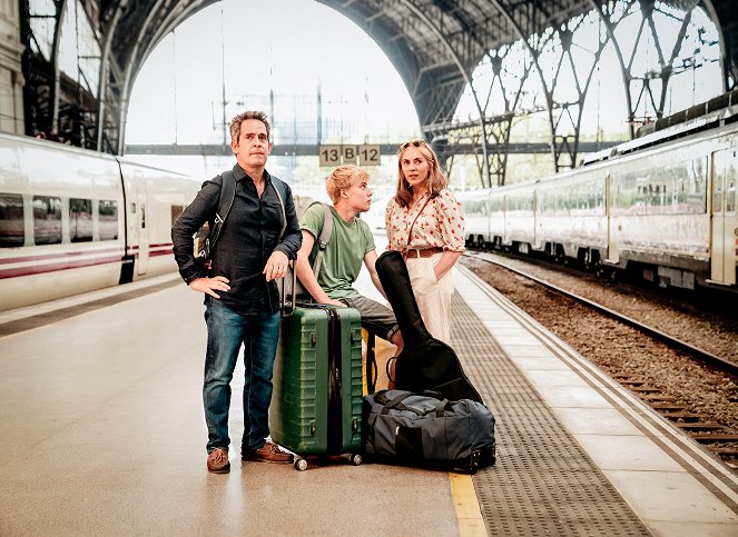 Tom Hollander, Tom Taylor, Saskia Reeves