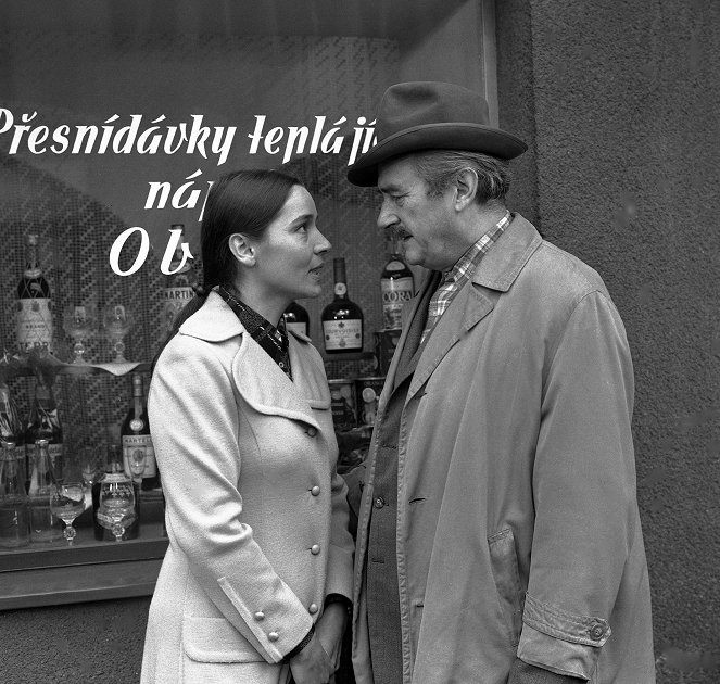 Bakaláři - Série 6 - Otec - Kuvat elokuvasta - Libuše Geprtová, Jiří Sovák