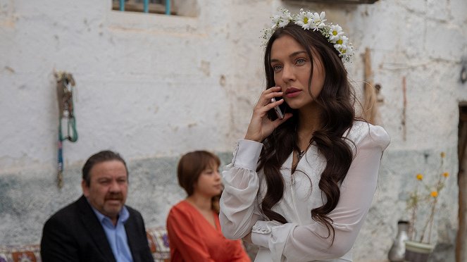 The Phoenix - Season 2 - Episode 9 - Photos - Ceren Yılmaz