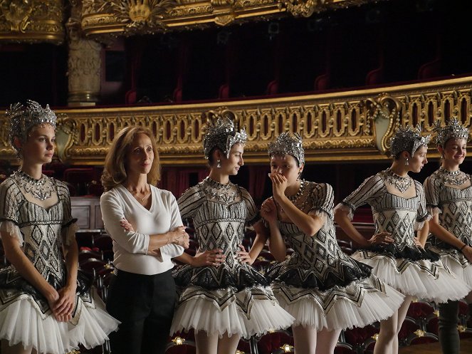 Find me in Paris - Tanz durch die Zeit - Season 3 - Plötzlich Schwestern - Filmfotos