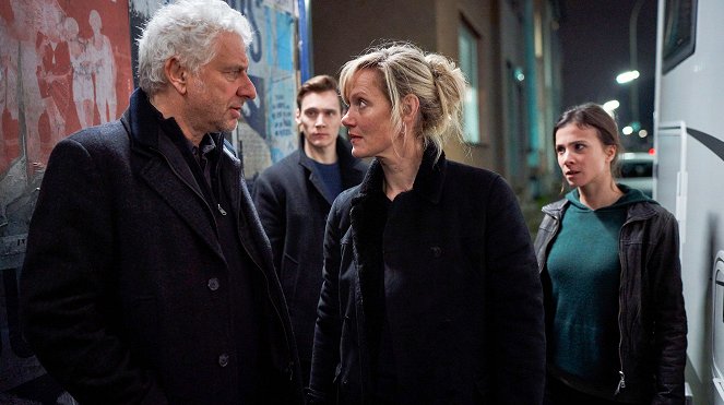 Tatort - In der Familie (1) - Film - Udo Wachtveitl, Rick Okon, Anna Schudt, Aylin Tezel