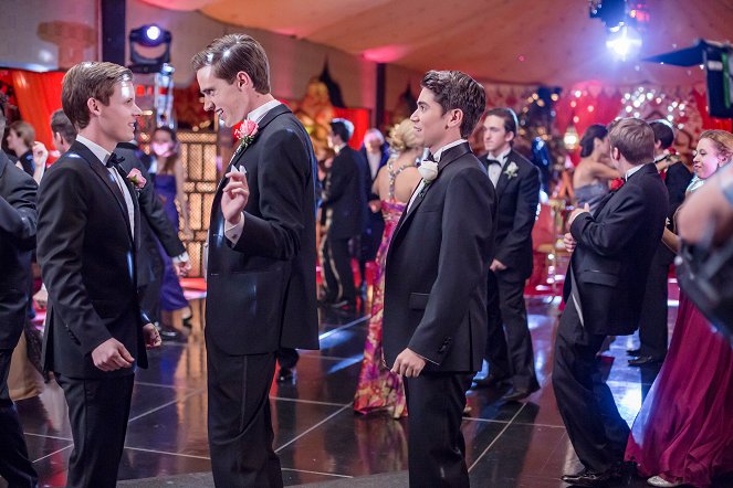 The Real O'Neals - The Real Prom - Van film - Noah Galvin
